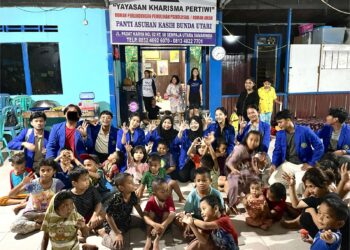 Foto Bersama PIK-R UWGM Samarinda dan Yayasan Kharisma Pertiwi. (Ist)