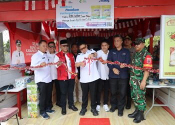 Wabup Kukar Resmikan Koperasi Merah Putih dan Salurkan Bantuan untuk UMKM & Nelayan