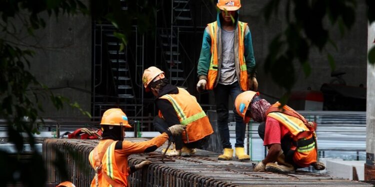 Pekerja Konstruksi IKN Mengeluh: Gaji Terlambat, Lembur Tak Dibayar