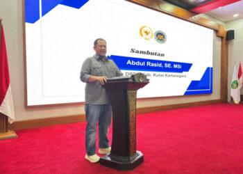 Ketua Komisi X DPR RI Hadir di Tenggarong, Abdul Rasid Turut Sambut dan Sosialisasikan MBG!