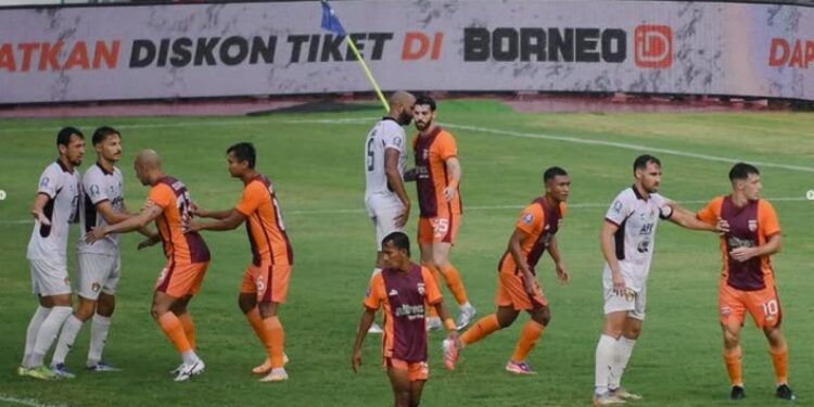 “Borneo Genggam Rekor Lagi! Bagaimana Mereka Menghancurkan Persik?”