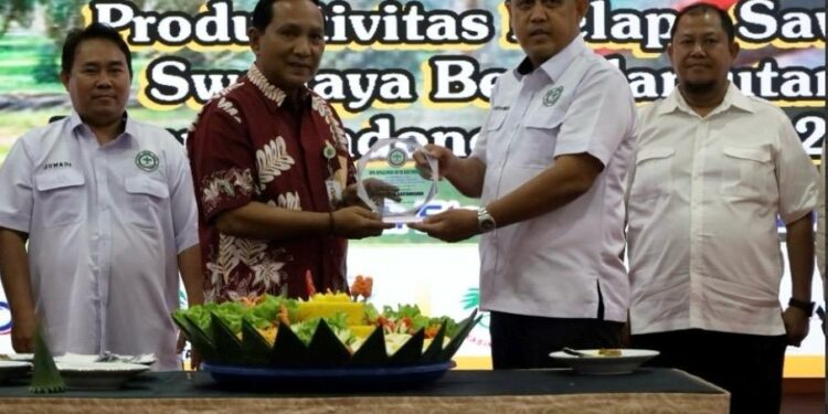 “Petani Sawit Jadi Sorotan! DPRD Kukar Minta Langkah Serius dari Apkasindo”