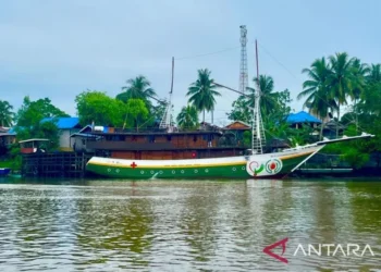 “Bukan Kapal Biasa! RS Apung Ini Datang Bawa Harapan ke Ujung Kutai Timur”