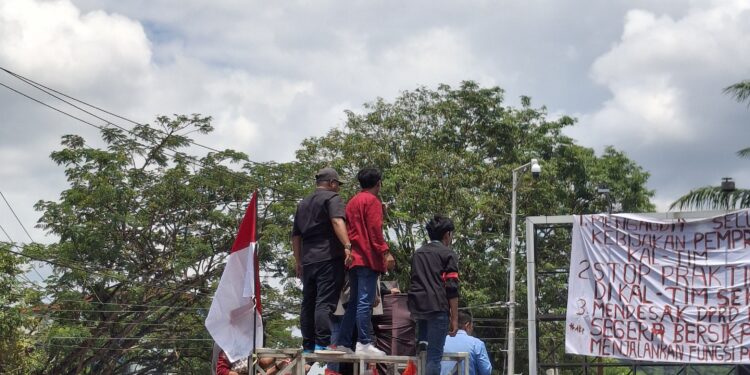 “Pers Disorot, Wartawan Dapat Intimidasi di Kantor Gubernur Kaltim—Organisasi Media Angkat Suara”