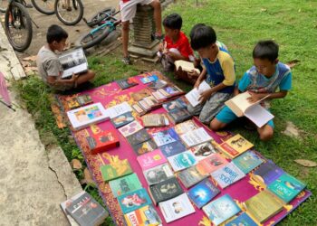 Gerakan Melawan Buta Literasi! Pixelarasi Hadirkan Lapak Baca Gratis di Taman Pintar