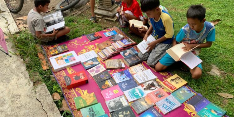 Gerakan Melawan Buta Literasi! Pixelarasi Hadirkan Lapak Baca Gratis di Taman Pintar